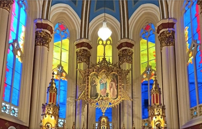 Vitral en Honor a Nuestra Señora del Rosario de Chiquinquirá