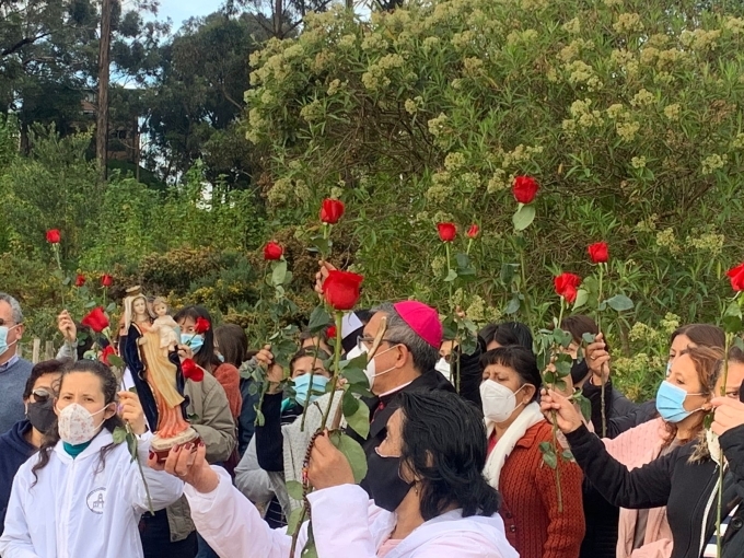 Visita de Monseñor a la Parroquia y a la gruta de la Virgen