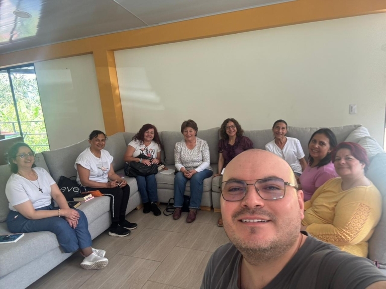 Selfie en la casa de retiro con muchos de los integrantes de los Proclamadores